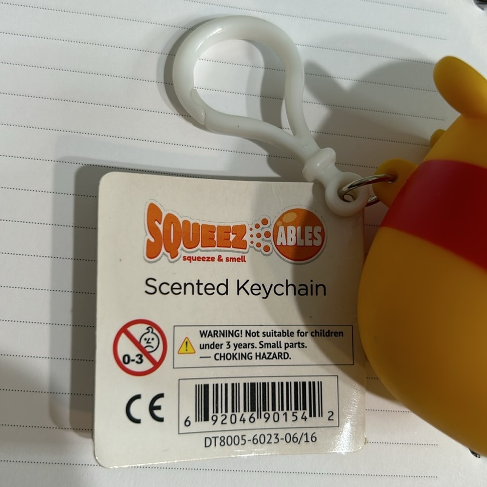 Disney Tsum Tsum - Winnie‎ the Pooh Squeezable Scent Keychain NWT Collectible - Picture 9 of 13